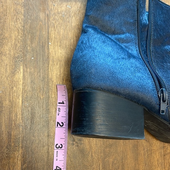Urban Outfitters 2” blue fake cowhide ankle boots - Picture 4 of 9